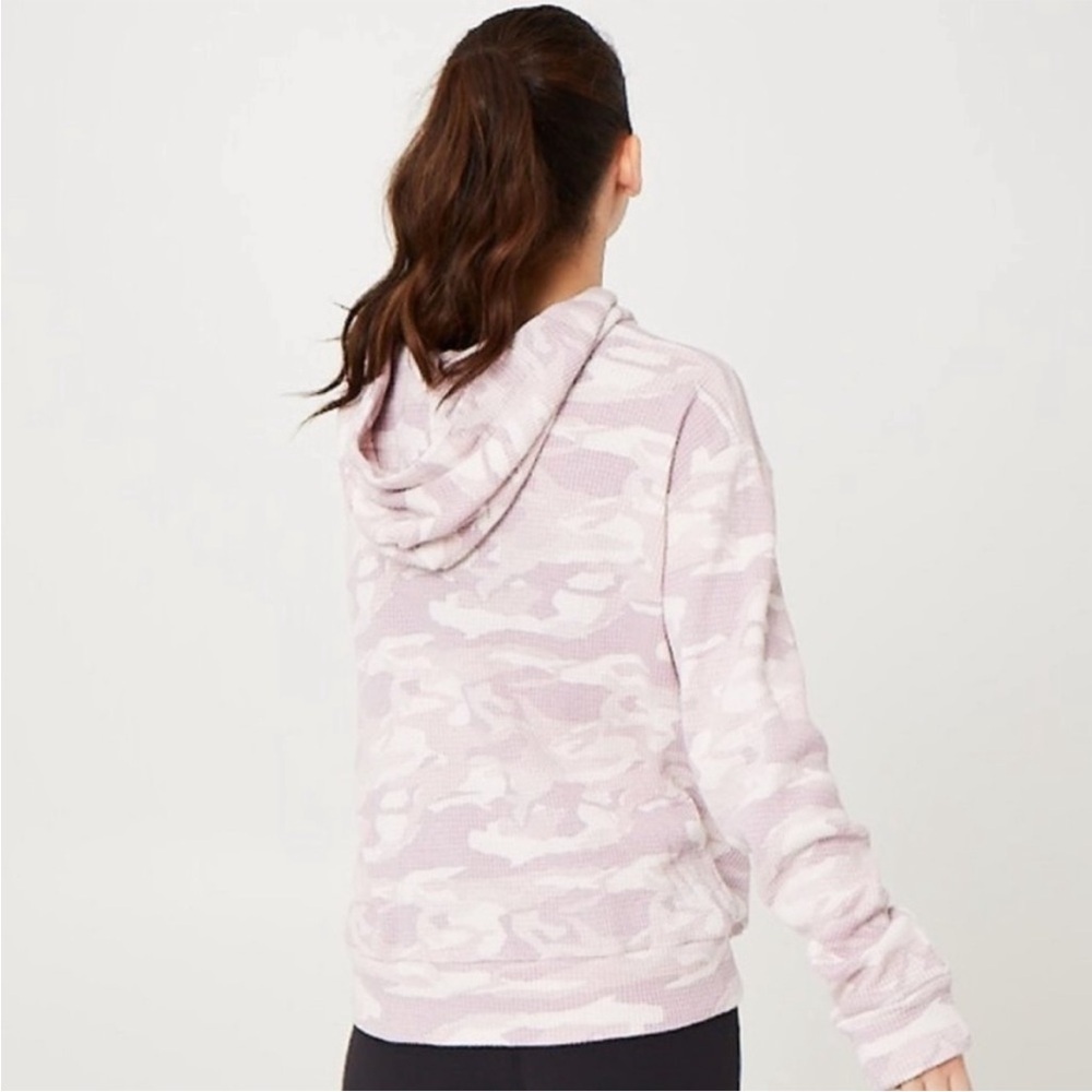 Monrow pink camo-print waffle thermal hoodie